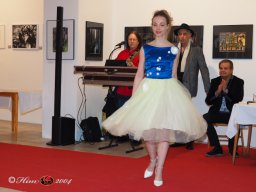 Fashion Show in der Contemplor Galerie Wien am 14. 03. 2024